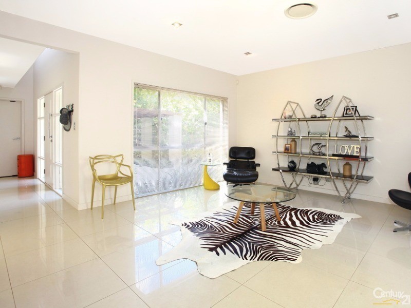 5018A Riverwood Grove, Benowa QLD 4217