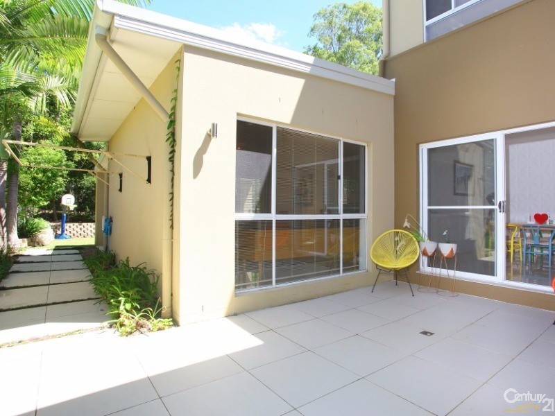 5018A Riverwood Grove, Benowa QLD 4217