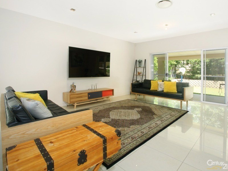5018A Riverwood Grove, Benowa QLD 4217