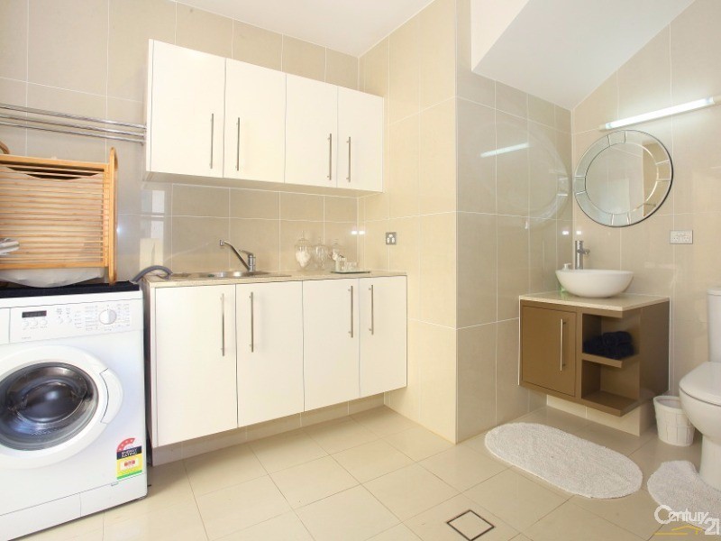 5018A Riverwood Grove, Benowa QLD 4217