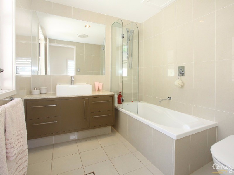 5018A Riverwood Grove, Benowa QLD 4217