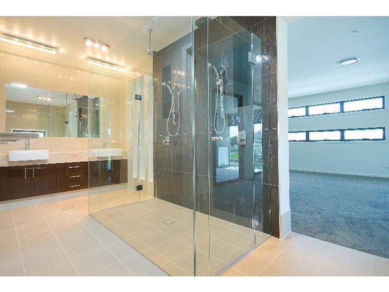 3003 The Boulevarde, Benowa QLD 4217