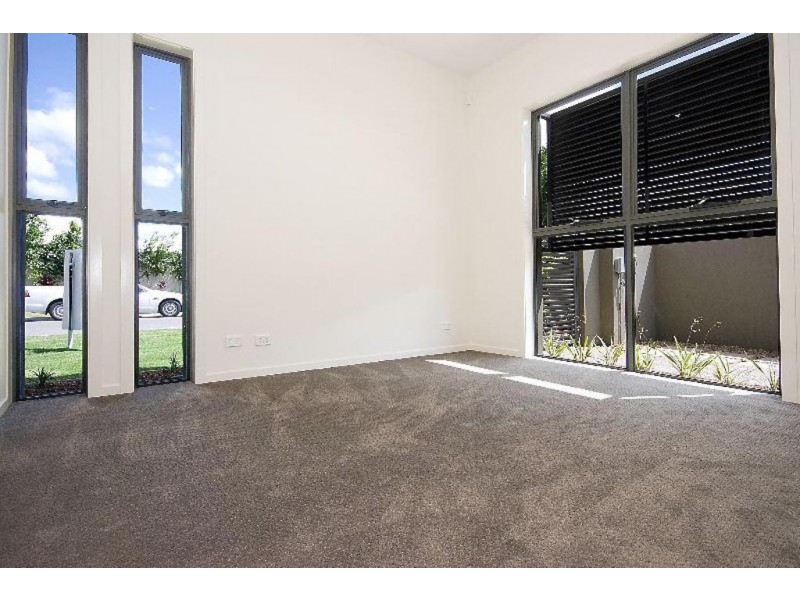 3003 The Boulevarde, Benowa QLD 4217