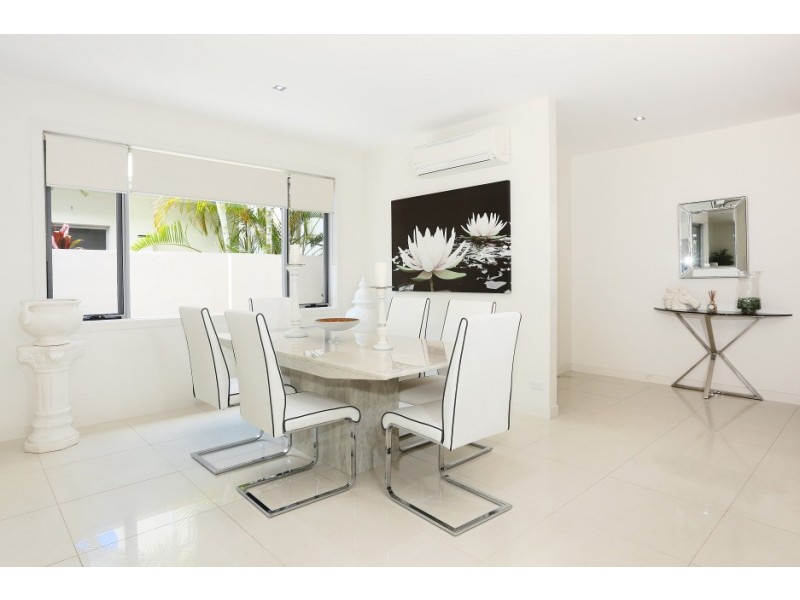 2/4023 Quayside, Benowa QLD 4217