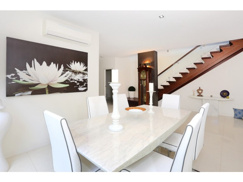 2/4023 Quayside, Benowa QLD 4217