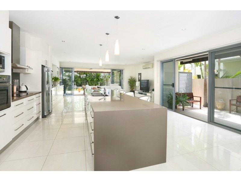 2/4023 Quayside, Benowa QLD 4217