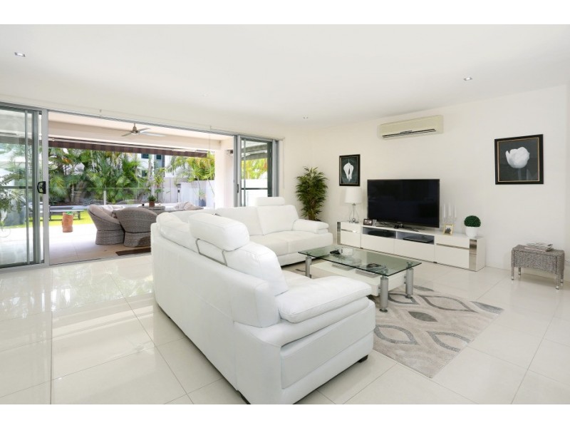 2/4023 Quayside, Benowa QLD 4217