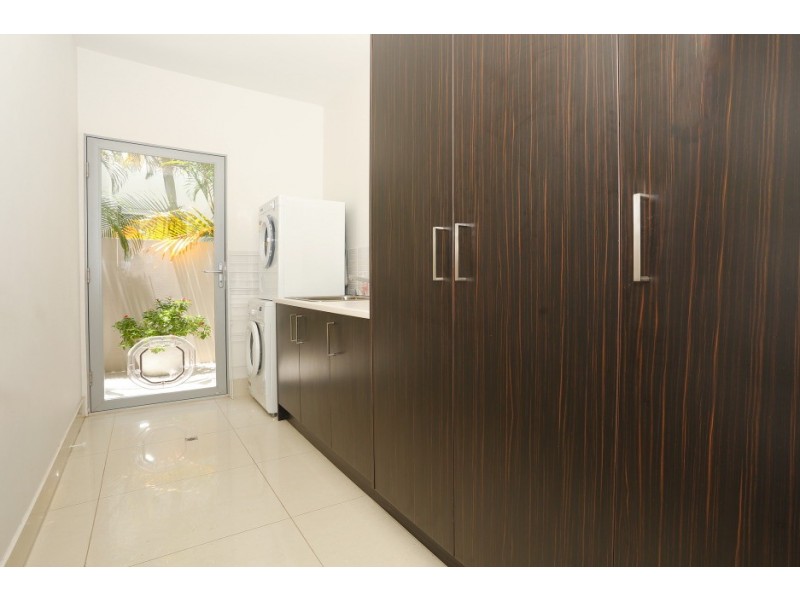 2/4023 Quayside, Benowa QLD 4217