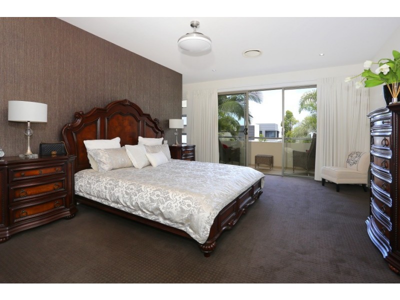 2/4023 Quayside, Benowa QLD 4217