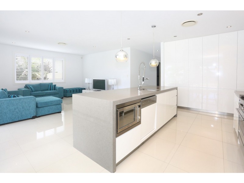 9003 Northview Parade, Benowa QLD 4217