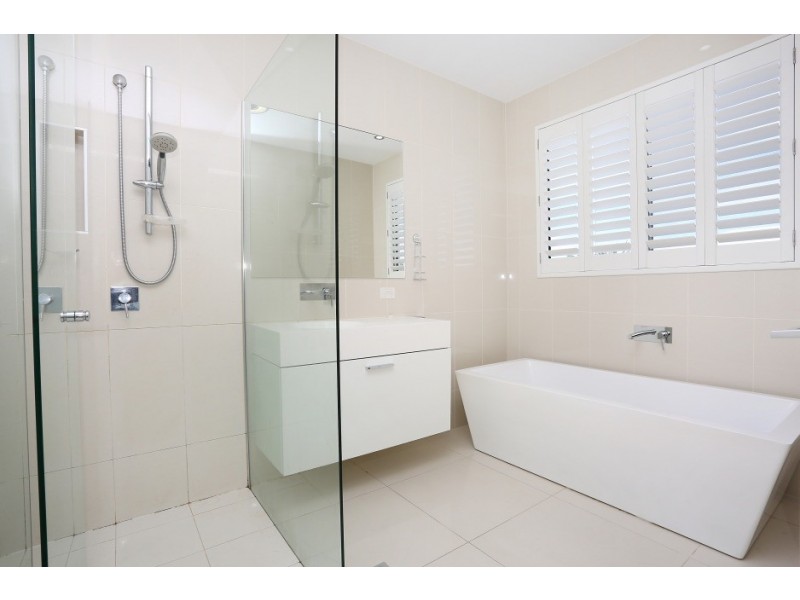 9003 Northview Parade, Benowa QLD 4217