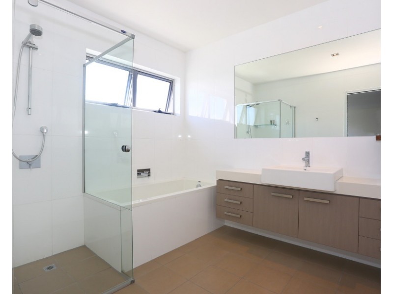 7020 Circa Vista, Benowa QLD 4217