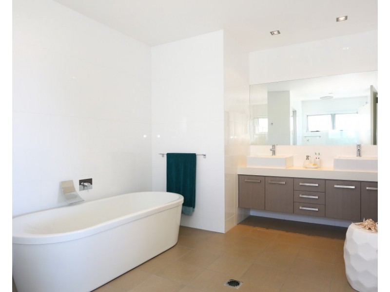 7020 Circa Vista, Benowa QLD 4217