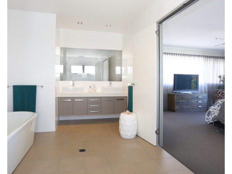 7020 Circa Vista, Benowa QLD 4217