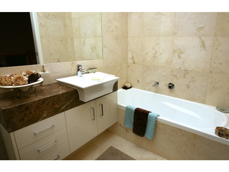 5021A Riverwood Grove, Benowa QLD 4217