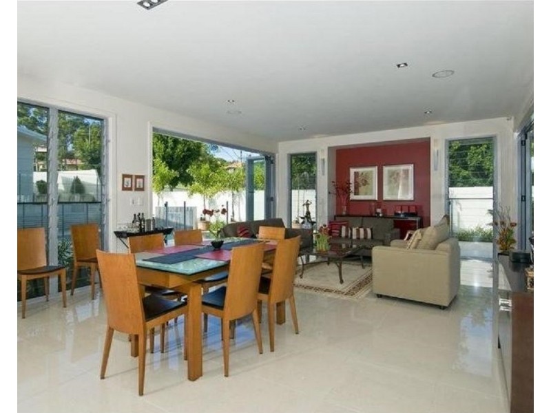 6016 VISTA DRIVE, Benowa QLD 4217