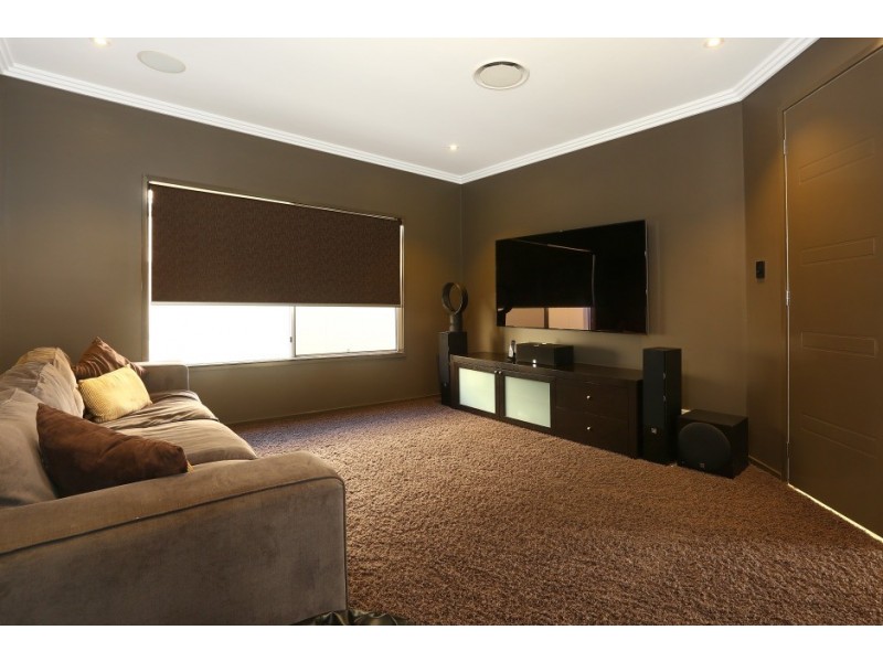 3017 The Boulevarde, Benowa QLD 4217