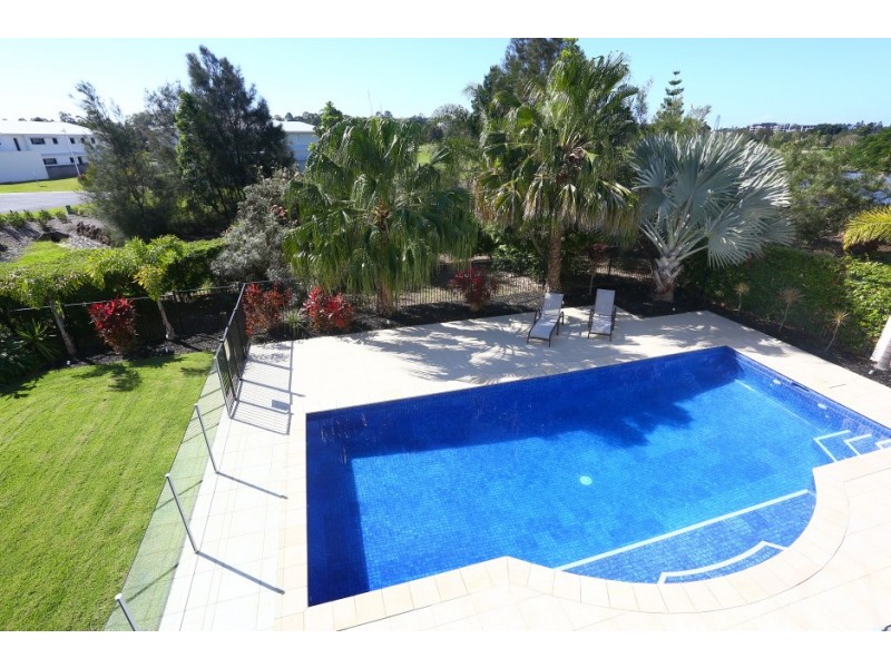 3017 The Boulevarde, Benowa QLD 4217