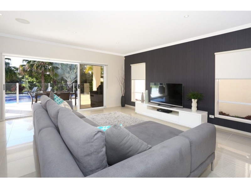 3017 The Boulevarde, Benowa QLD 4217