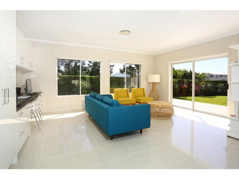 3017 The Boulevarde, Benowa QLD 4217