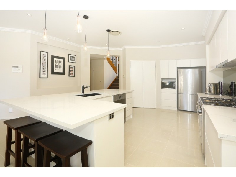 3017 The Boulevarde, Benowa QLD 4217