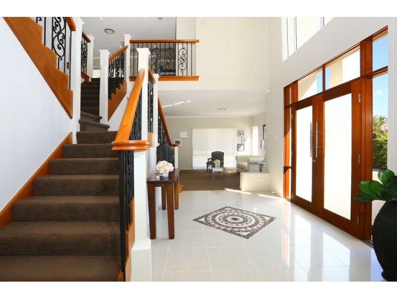 3017 The Boulevarde, Benowa QLD 4217