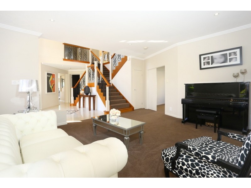 3017 The Boulevarde, Benowa QLD 4217