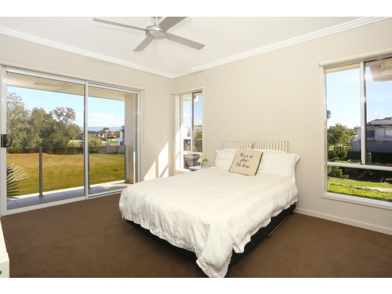 3017 The Boulevarde, Benowa QLD 4217