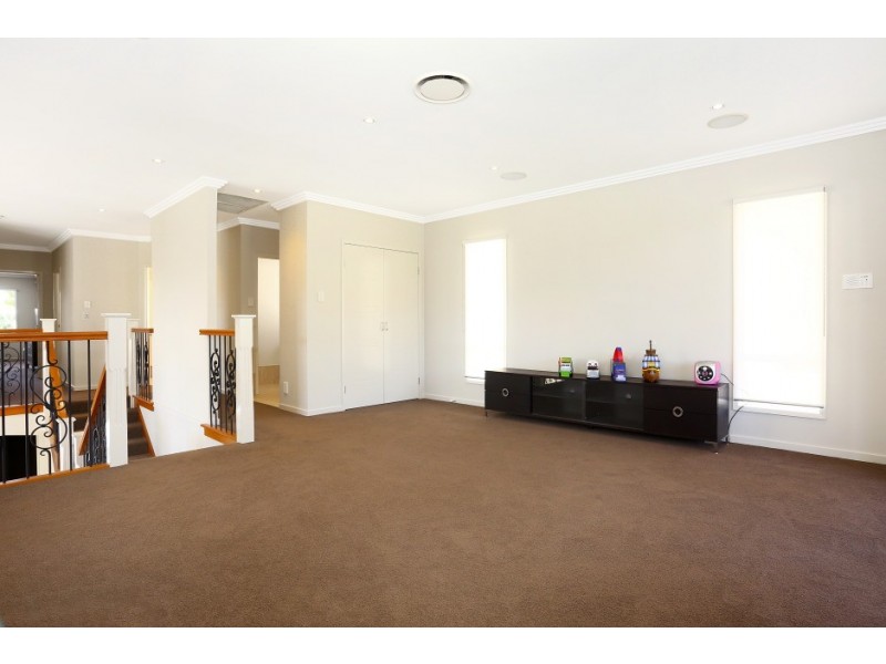 3017 The Boulevarde, Benowa QLD 4217