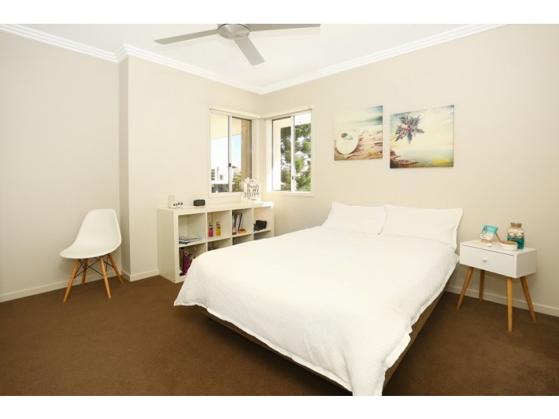 3017 The Boulevarde, Benowa QLD 4217