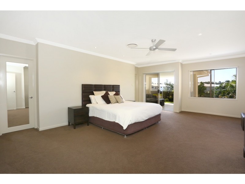 3017 The Boulevarde, Benowa QLD 4217