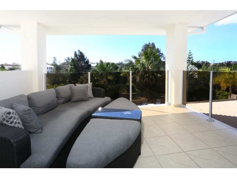 3017 The Boulevarde, Benowa QLD 4217