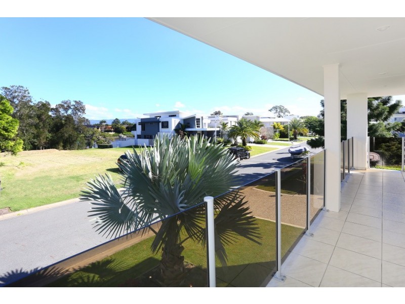 3017 The Boulevarde, Benowa QLD 4217