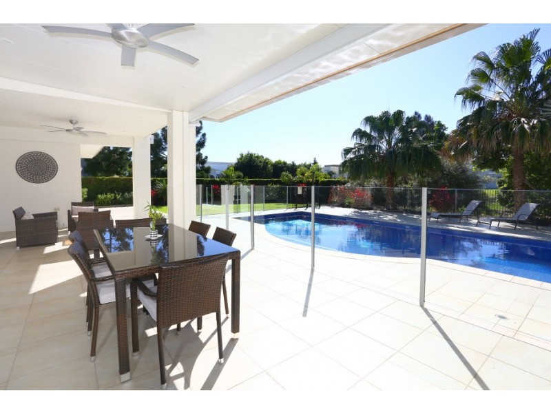 3017 The Boulevarde, Benowa QLD 4217