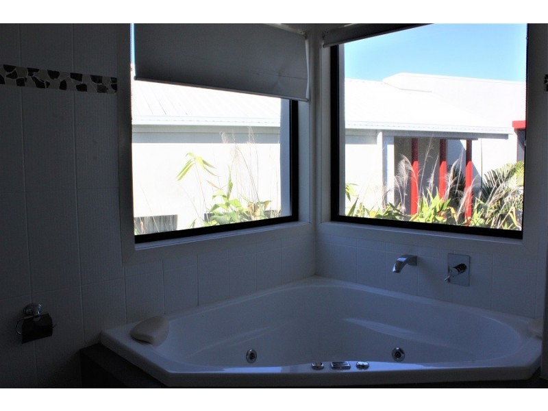 7022B CIRCA VISTA DRIVE, Benowa QLD 4217