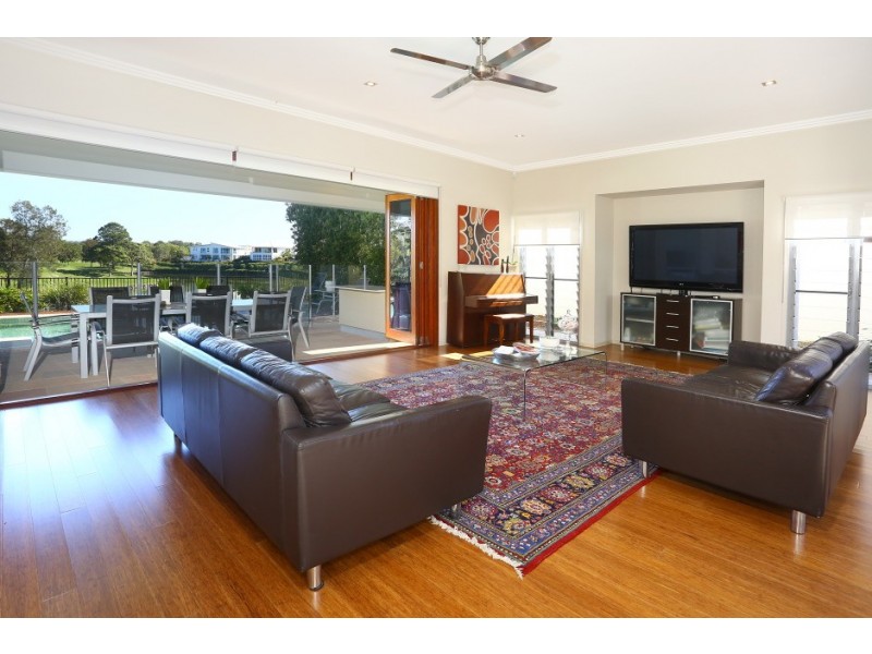 1024 Lakeview Terrace, Benowa QLD 4217