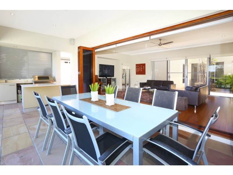 1024 Lakeview Terrace, Benowa QLD 4217