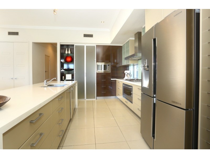 1024 Lakeview Terrace, Benowa QLD 4217