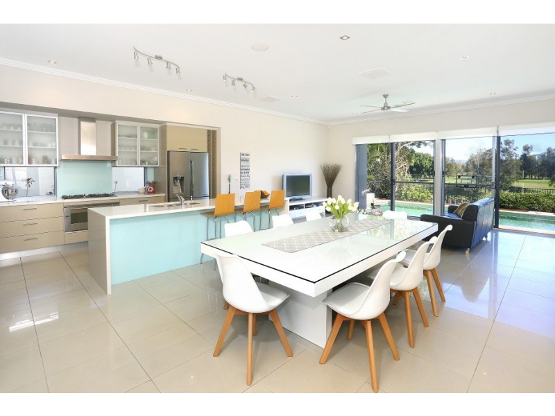 1024 Lakeview Terrace, Benowa QLD 4217