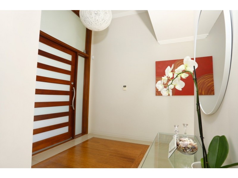 1024 Lakeview Terrace, Benowa QLD 4217