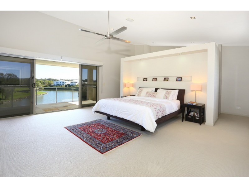 1024 Lakeview Terrace, Benowa QLD 4217