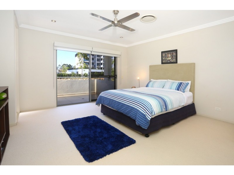1024 Lakeview Terrace, Benowa QLD 4217