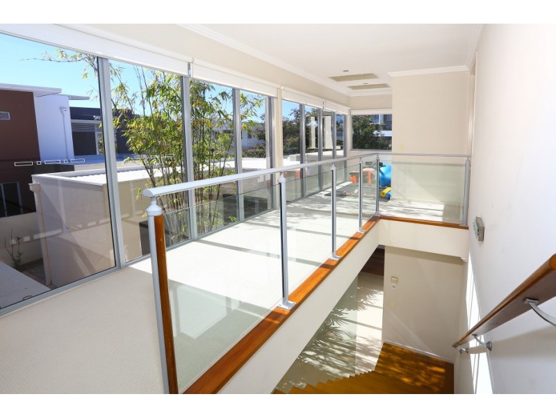 1024 Lakeview Terrace, Benowa QLD 4217