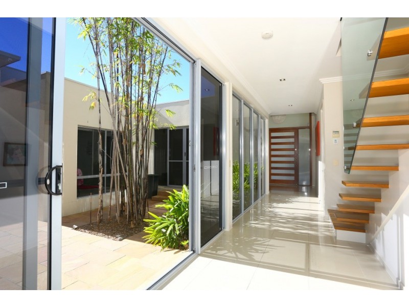 1024 Lakeview Terrace, Benowa QLD 4217