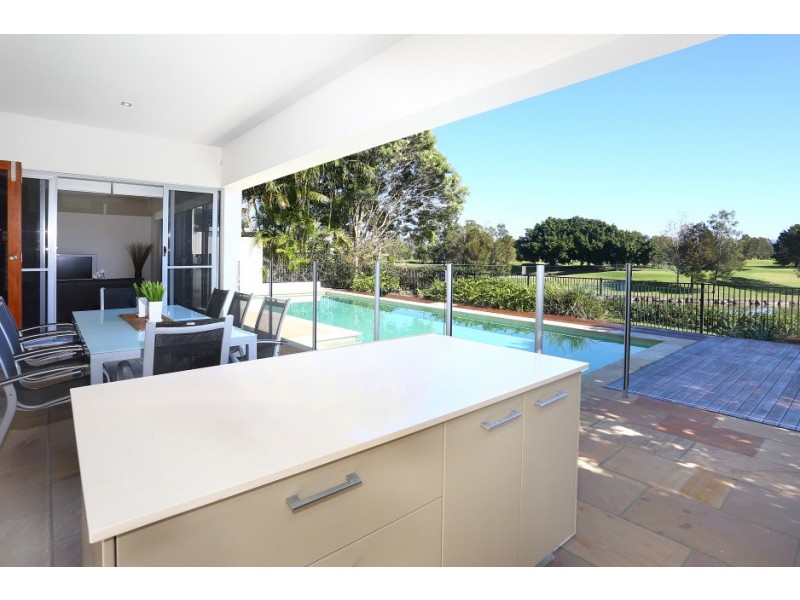 1024 Lakeview Terrace, Benowa QLD 4217