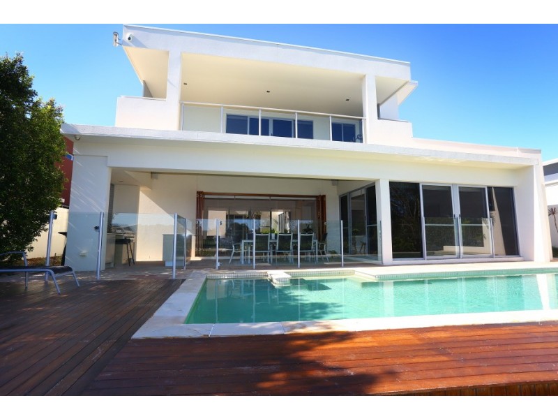 1024 Lakeview Terrace, Benowa QLD 4217