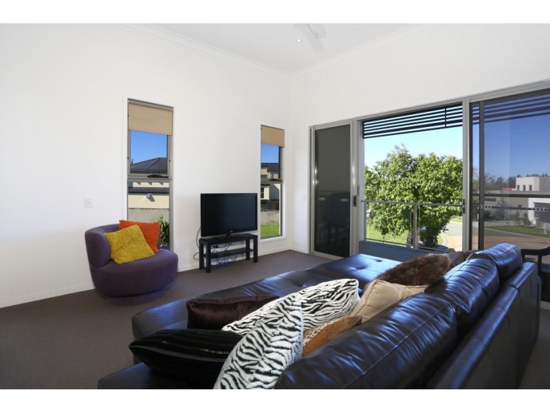 81/5033 Emerald Island Drive, Carrara QLD 4211