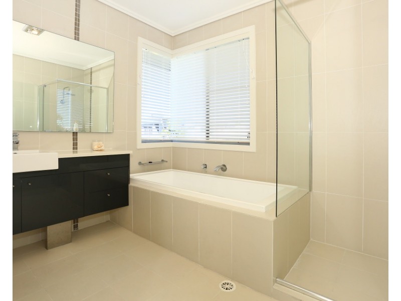 3007B Northview Parade, Benowa QLD 4217