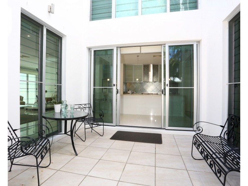 4025A The Boulevarde, Benowa QLD 4217