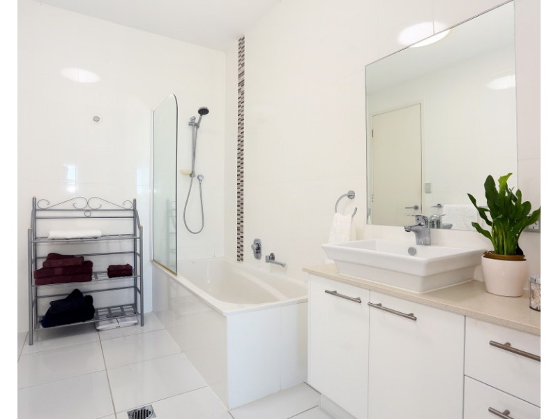 4025A The Boulevarde, Benowa QLD 4217